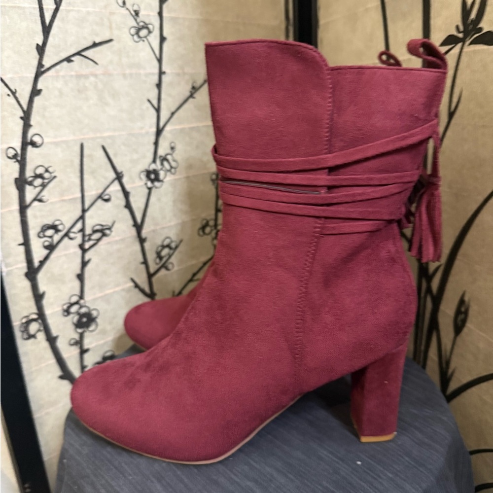 Elegant Suede Ankle Boots - Red